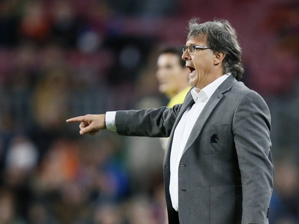 26.mar.2014 - Técnico do Barcelona, Tata Martino orienta a sua equipe na partida contra o Celta pelo Campeonato Espanhol - REUTERS/Gustau Nacarino