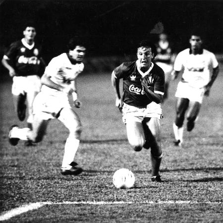 Em 1989, Neto defendeu o Palmeiras contra o Bragantino - Fernando Santos/Folhapress