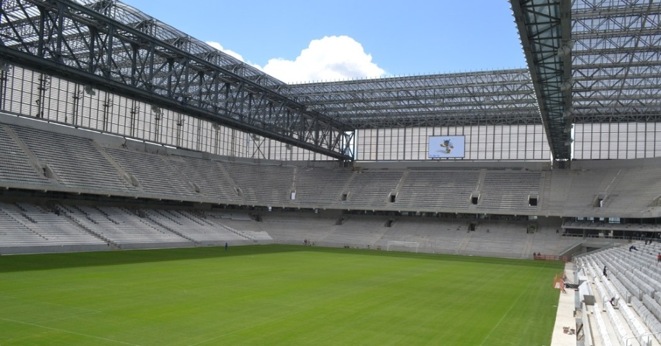 27.mar.2014 - Uma das maiores preocupações da Fifa para a Copa, Arena da Baixada exibe visual quase completo