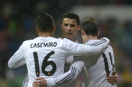 Casemiro com Ronaldo e Bale, em 2014: volante usou a 16 antes de fazer história com a 14