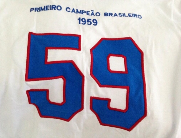 Jogadores do Bahia entraram em campo com camisa alusiva ao primeiro título brasileiro - Divulgação/Bahia