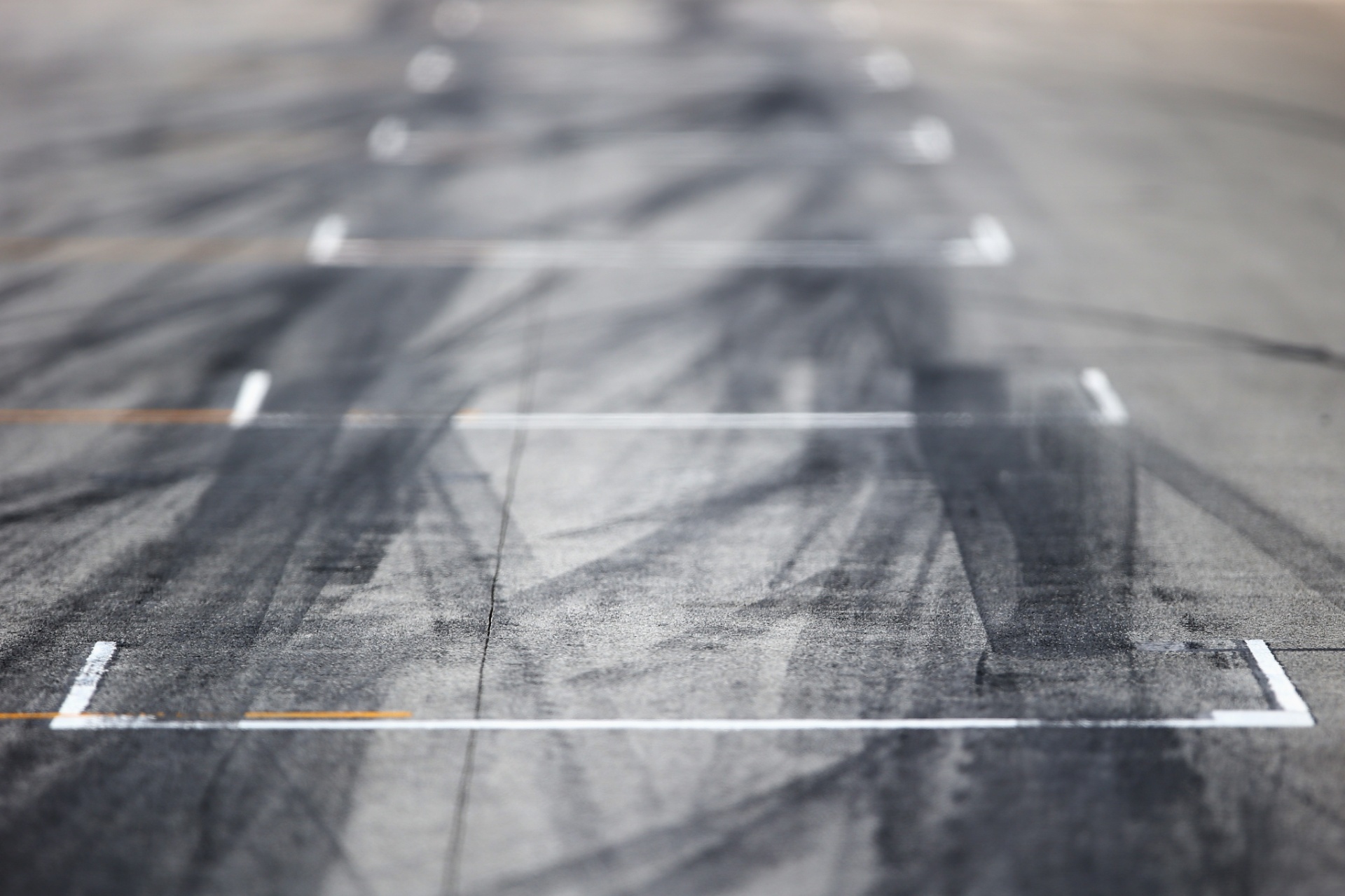 Pista de Sepang com marcas de pneus na pista, ainda antes de começar a prova deste domingo - Getty Images