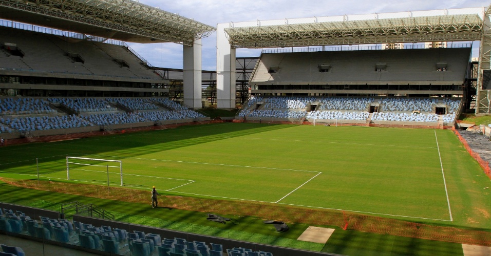 31.mar.2014 - Já com o gramado plantado, a Arena Pantanal irá receber sua primeira sua partida oficial nesta quarta-feira (02/04), entre Mixto e Santos pela Copa do Brasil.