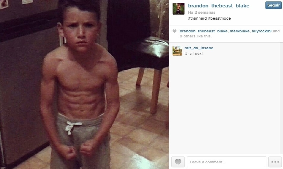Na internet, as fotos do garotinho fortão causaram críticas de quem considera que ele não deveria se exercitar desta forma tão cedo - Reprodução/Instagram