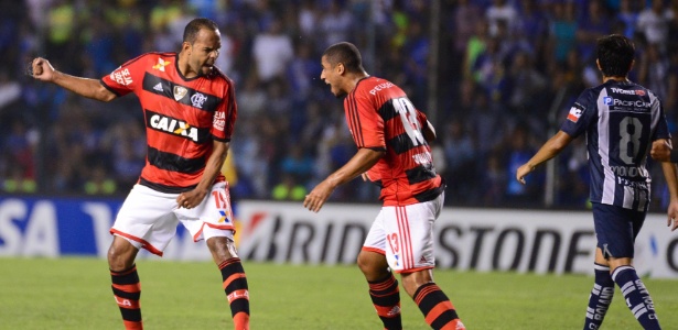 Alecsandro comemora gol pelo Flamengo com a marca da Caixa na camisa. Parceria positiva para as partes - Alexandre Vidal - Fla Imagem