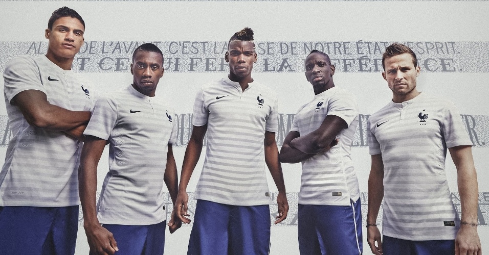 04.03.14 - Segundo uniforme da seleção francesa para a Copa do Mundo de 2014, toda branca com listras cinzas, é revelado