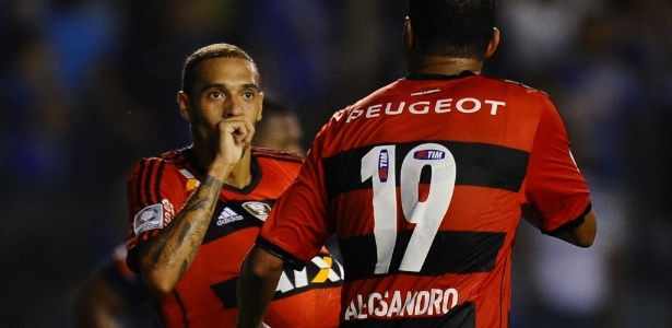 Paulinho foi o autor do gol que deu ao Fla o último triunfo como visitante na Libertadores - AFP PHOTO / RODRIGO BUENDIA