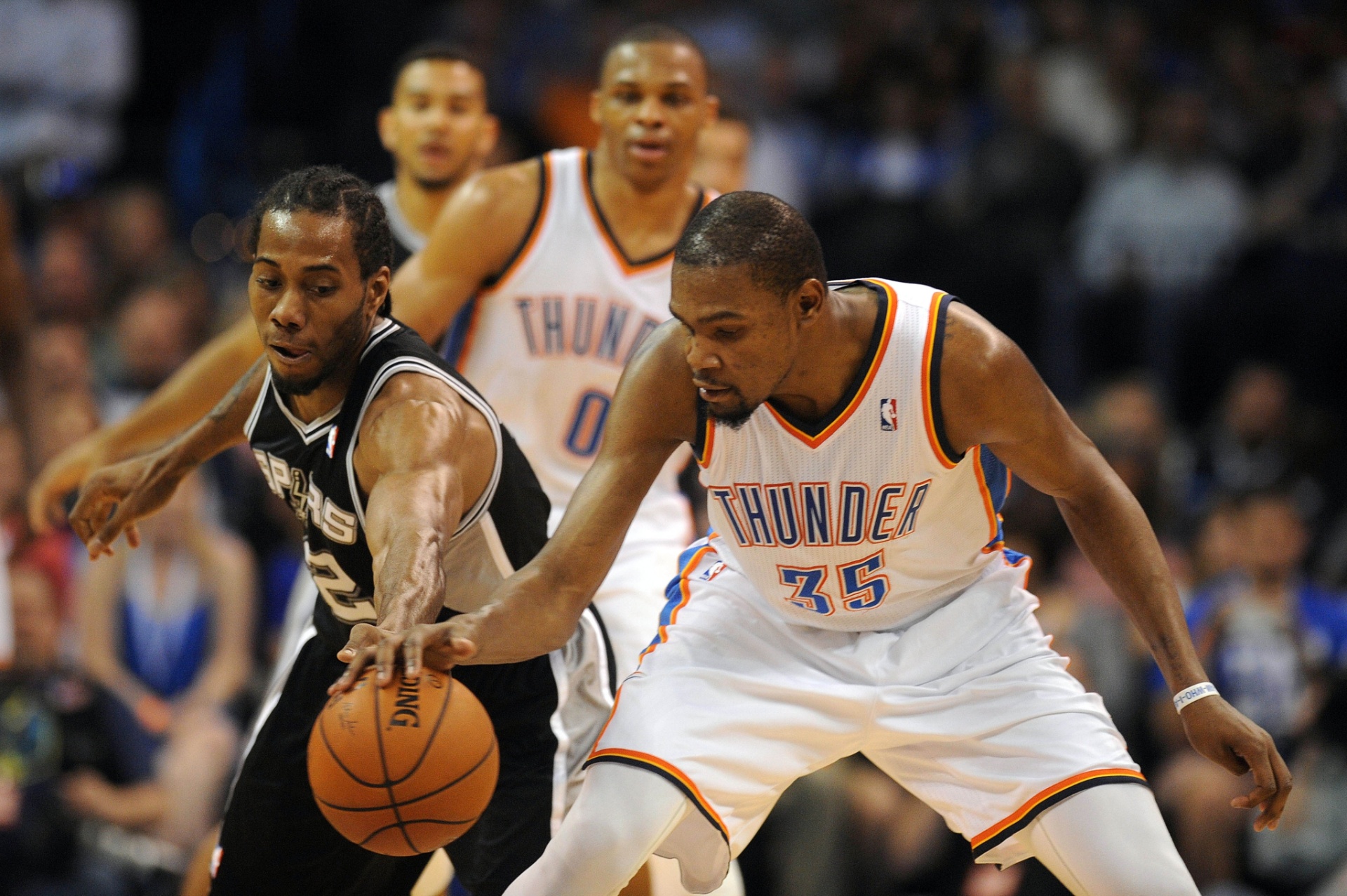 03.04.2014 - Com mais uma atuação acima da média de Kevin Durant, o Thunder quebrou a série invicta dos Spurs ao vencer por 106 a 94