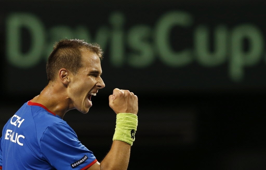 04.abr.2014 - Lukas Rosol consegue virada após perdes os dois primeiros sets para o japonês Taro Daniel e República Tcheca abre 2 a 0 na Copa Davis