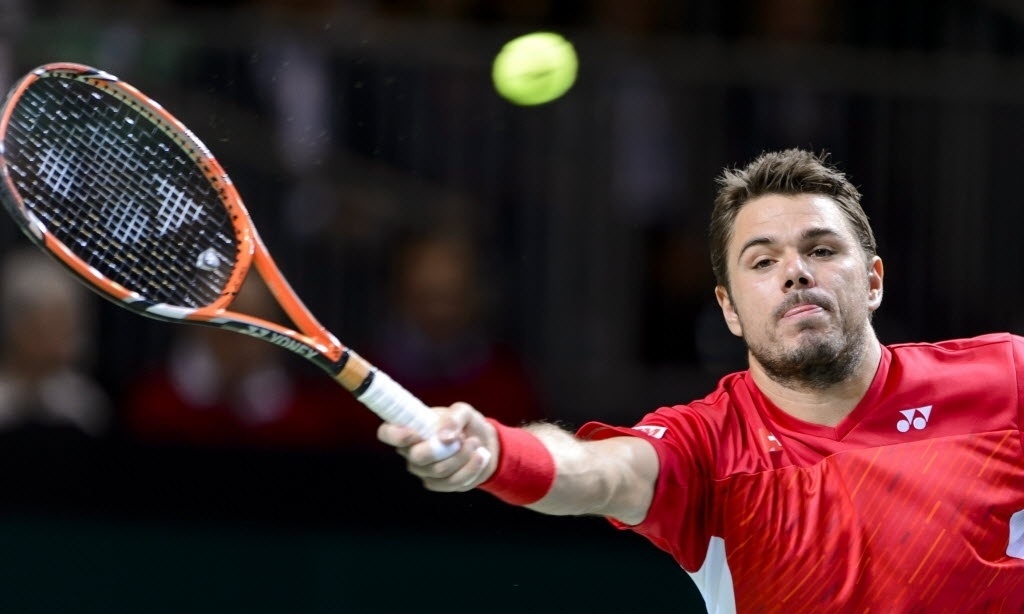 04.abr.2014 - Stanislas Wawrinka abre o confronto da Suíça contra o Cazaquistão pelas quartas de final da Copa Davis; seu adverário é Andrey Golubev