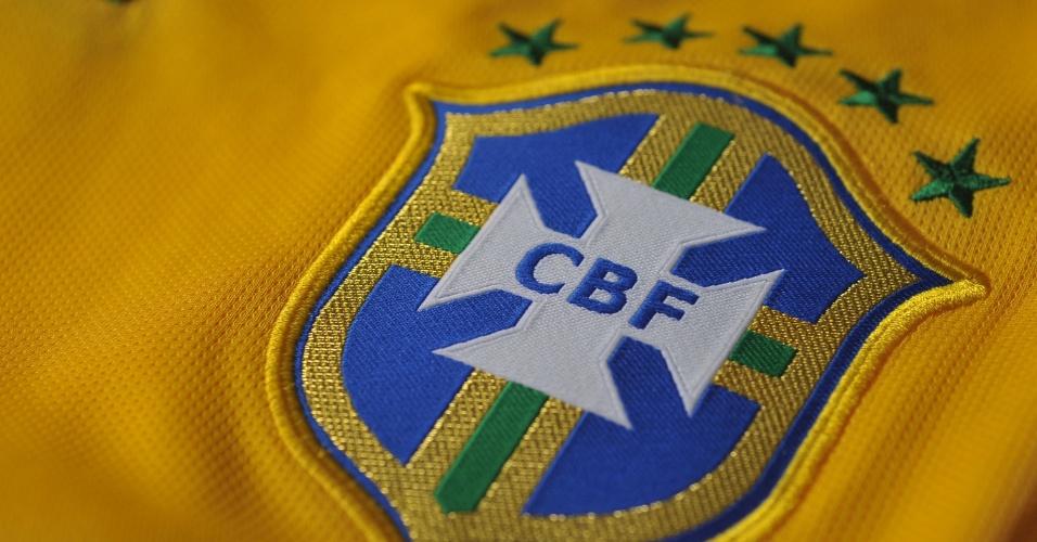Brasil: camisa amarela. Escudo da CBF