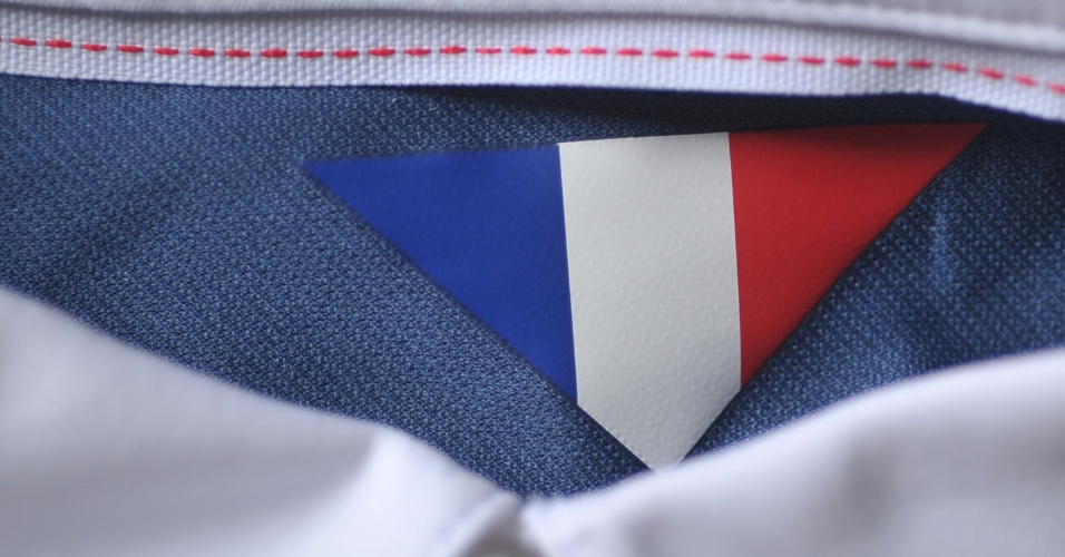 França - Camisa Azul - Detalhe gola