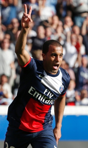05.04.2014 - Lucas comemora gol do Paris Saint-Germain na rodada do Campeonato Francês