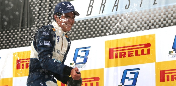 Pedro Piquet, filho de Nelson Piquet, venceu após cair para a última posição na prova em Tarumã - Divulgação