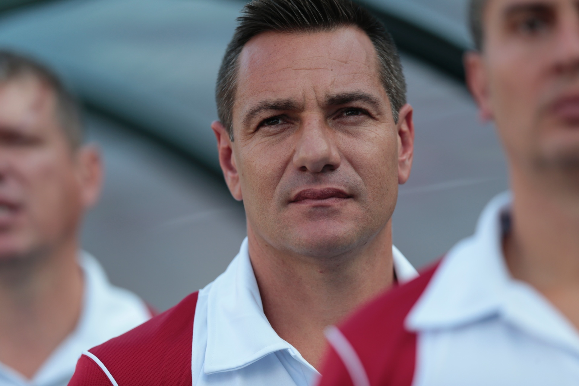 6.abr.2014 - Técnico Doriva aguarda o início da partida entre Ituano e Santos, decisão do Campeonato Paulista - Fabio Braga/Folhapress