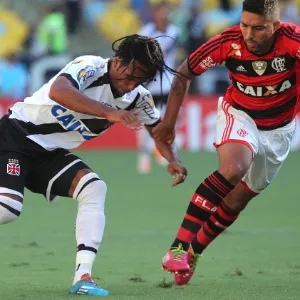 O Vasco conseguiu marcar contra o Flamengo logo no início da partida deste domingo no Maracanã - Julio Cesar Guimaraes/UOL