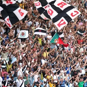 Torcida do Vasco faz a festa na final do Carioca contra o Flamengo no Marcanã - Julio Cesar Guimaraes/UOL