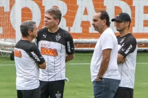 Brazil's Atletico Mineiro fires coach Paulo Autori