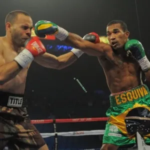 Esquiva acerta golpe em seu adversário na segunda luta como profissional - undefined