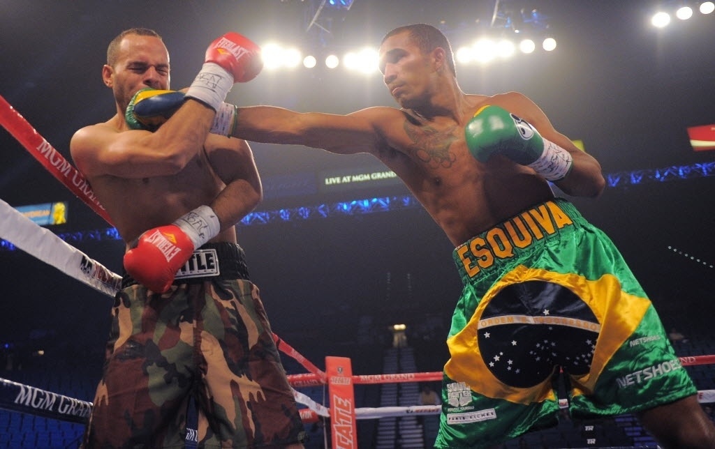 Esquiva acerta golpe em seu adversário na segunda luta como profissional - undefined