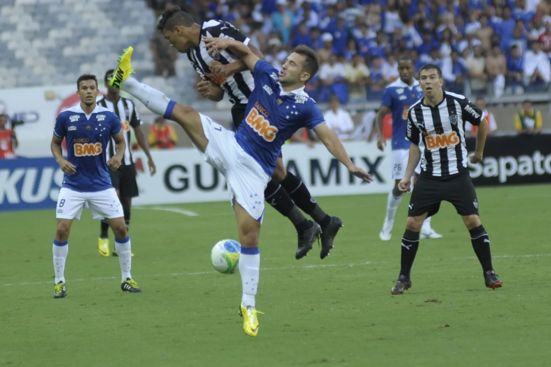 Cruzeiro e Atlético-MG fazem a equilibrada final do Campeonato Mineiro - Gualter Naves/Light Press
