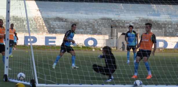 Rodriguinho marca em primeiro treinamento pelo Grêmio nesta terça-feira, no Olímpico - Marinho Saldanha/UOL Esporte
