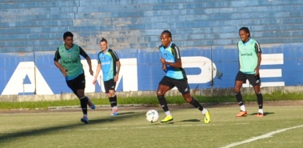Zé Roberto volta ao time titular do Grêmio em treinamento tático comandado por Enderson Moreira - Marinho Saldanha/UOL Esporte