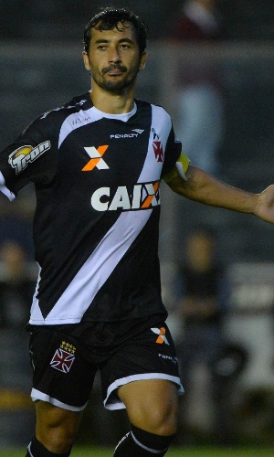 16.abr.2014 - Douglas comemora gol do Vasco sobre o Resende pela Copa do Brasil