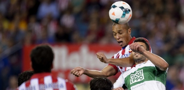 Miranda fez um dos gols para o Atlético de Madri: o brasileiro fez de cabeça após escanteio - AFP PHOTO/ DANI POZO