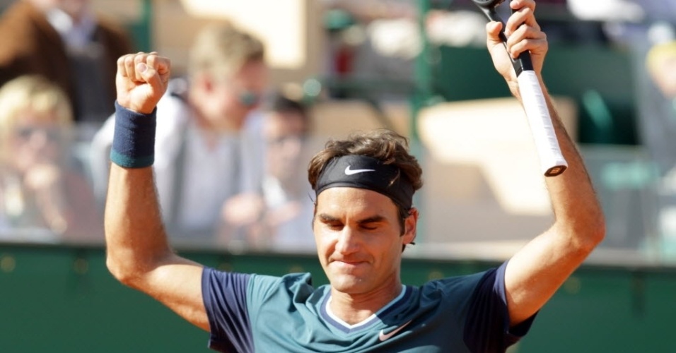 19.abr.2014 - Roger Federer comemora vitória sobre Novak Djokovic e vaga na decisão do Masters 1000 de Monte Carlo