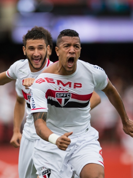 Antônio Carlos, zagueiro que estava no São Paulo em 2014, comemora gol no Morumbi - Jonne Roriz/Getty Images