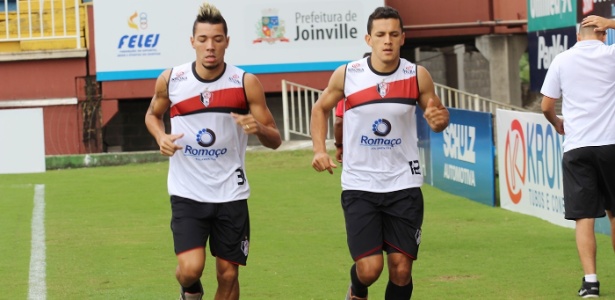 Hugo (esq.) e Daniel Pereira já treinaram com o resultado do elenco do Joinville - Divulgação / site oficial do Joinville