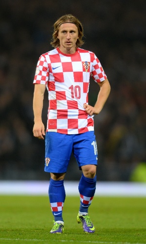 15.out.2013 - Luka Modric, da Croácia, demonstra cansaço durante o amistoso contra a Escócia em partida pelas eliminatórias da Copa-2014