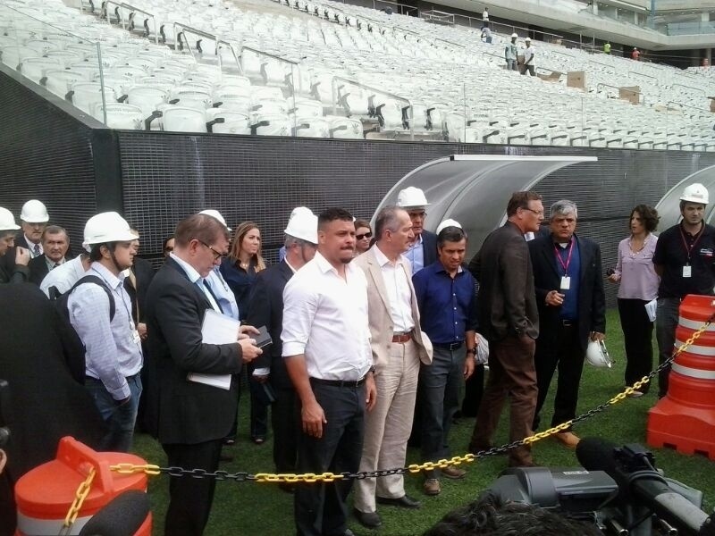 22.04.2014 - Jerome Valcke e Ronaldo em visita no Itaquerão 