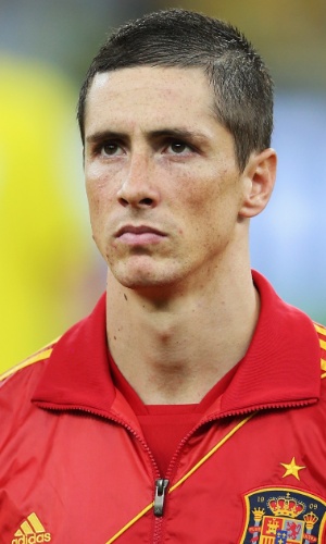 30.jun.2013 - Fernando Torres fica perfilado para a execução dos hinos nacionais antes da final da Copa das Confederações contra o Brasil