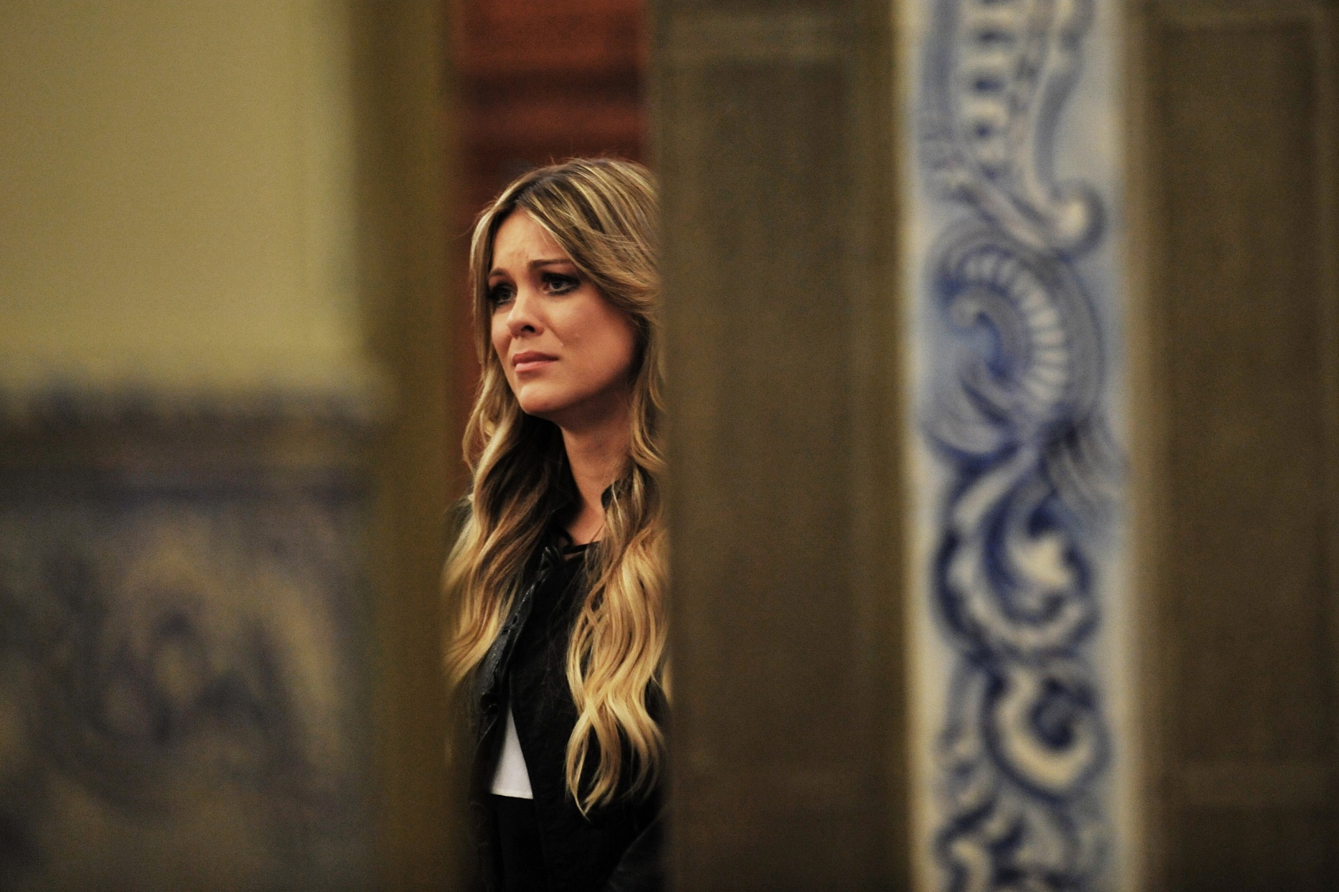 25.abr.2014 - Apresentadora Renata Fan se emociona durante missa de sétimo dia de Luciano do Valle - Reinaldo Canato/UOL