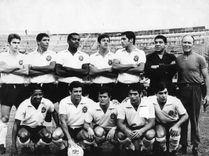 Há 57 anos o Corinthians, enfim, derrotava o Santos após 11 anos de tabu