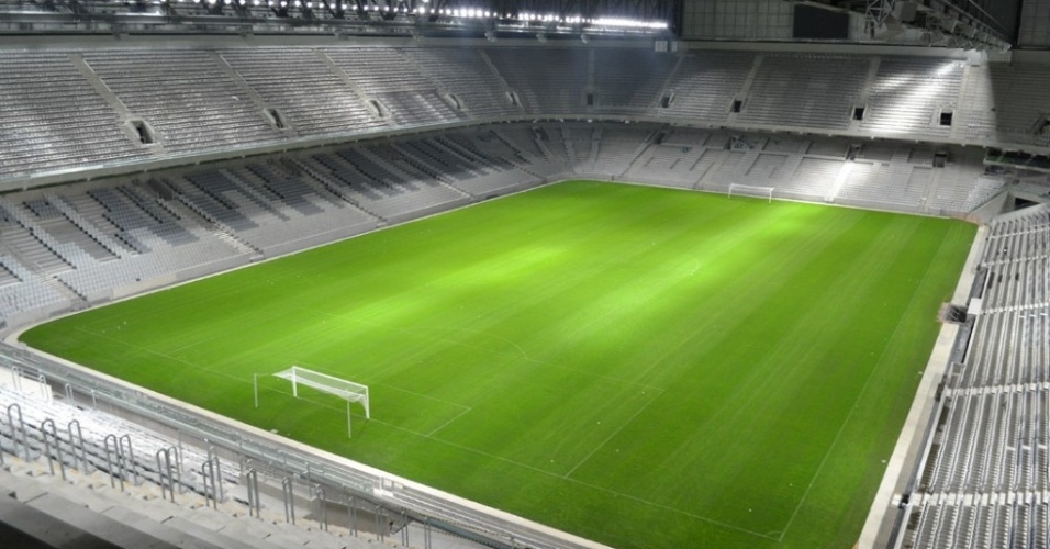 26.04.2014 - Atlético-PR divulga imagens noturnas da Arena da Baixada