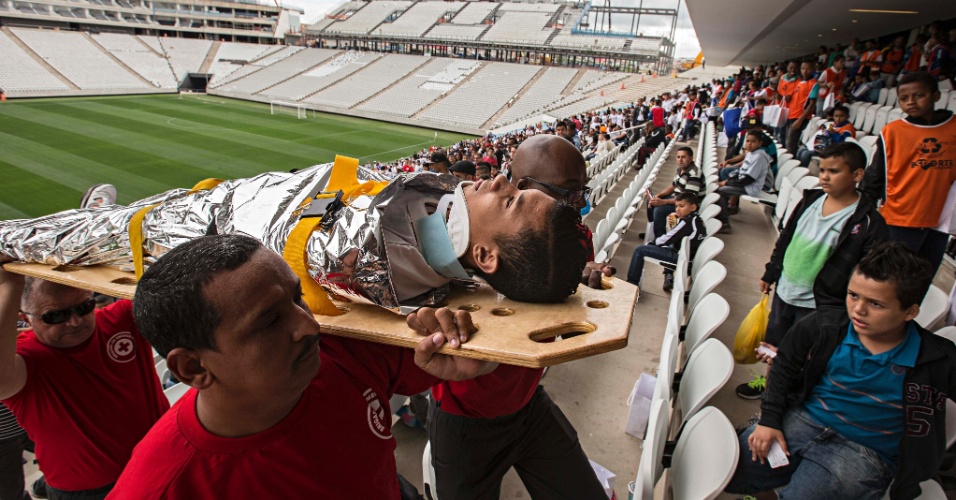 26.abr.2014 - Corinthians realiza evento teste no Itaquerão com 5 mil crianças