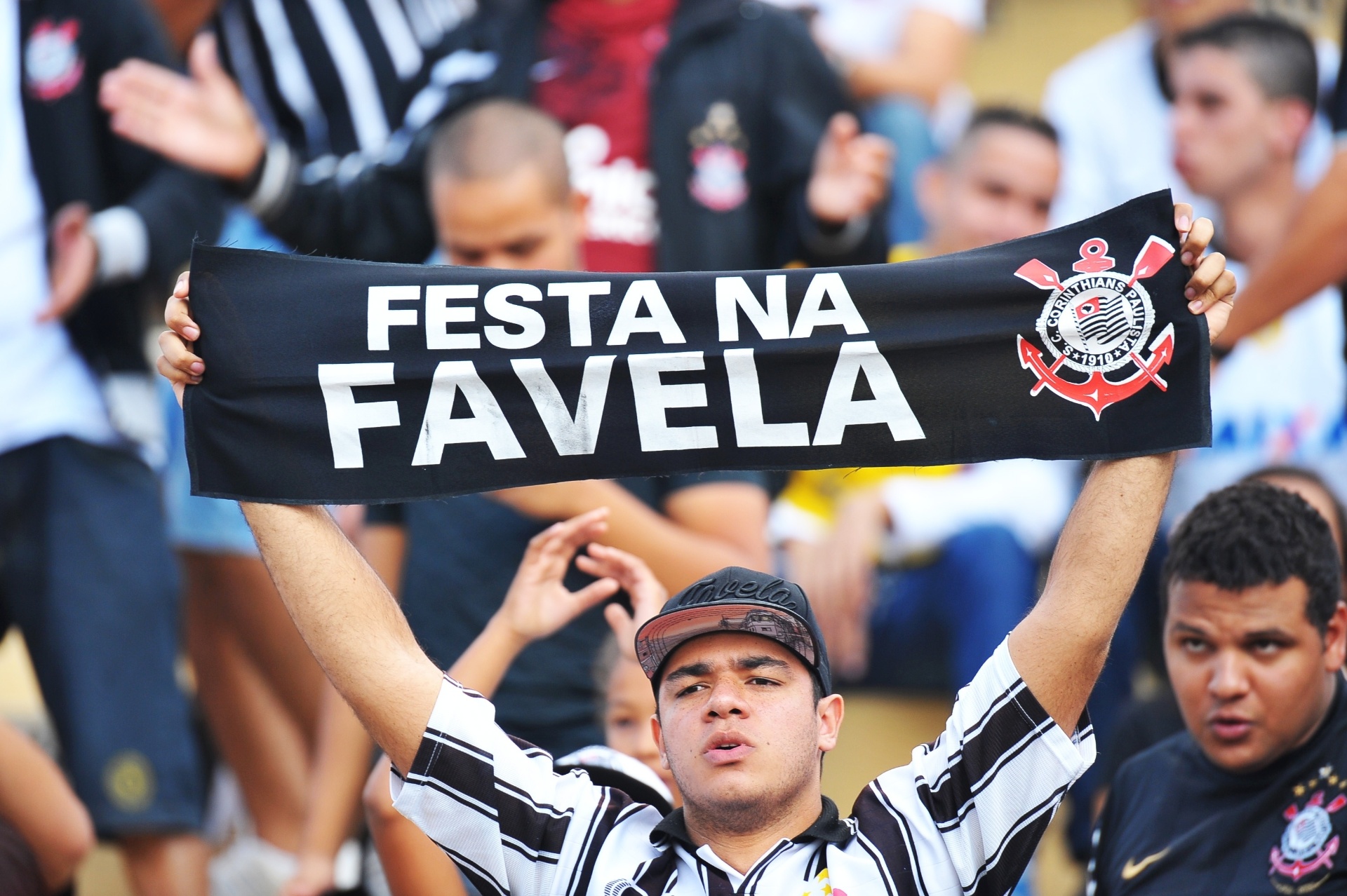 Torcedor corintiano vai em peso ao Pacaembu para o duelo contra o Flamengo, pelo Campeonato Brasileiro 27.abr.2014 - Reinaldo Canato/UOL
