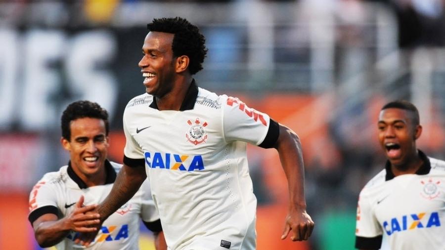 Zagueiro Gil foi anunciado oficialmente pelo Corinthians na tarde de hoje (3) - Reinaldo Canato/UOL