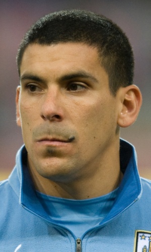 05.mar.2014 - Maximiliano 'Maxi' Pereira, do Uruguai, se perfila antes do amistoso contra a Áustria em Klagenfurt