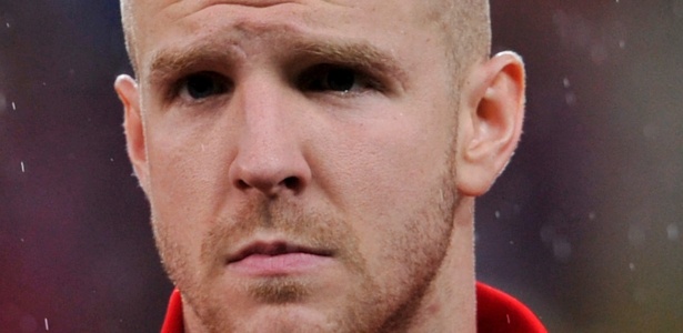 Philippe Senderos durante jogo pelas Eliminatórias para a Copa do Mundo 