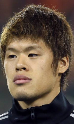 19.nov.2013 - Hiroki Sakai, do Japão, se perfila antes do amistoso contra a Bélgica em Bruxelas