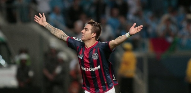 Buffarini marcou um dos gols do San Lorenzo em vitória sobre o Bolivar, nas semifinais da Libertadores - EFE/Neco Varella