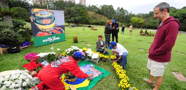 Ayrton Senna é uma das personalidades enterradas no Cemitério do Morumby - Junior Lago/UOL