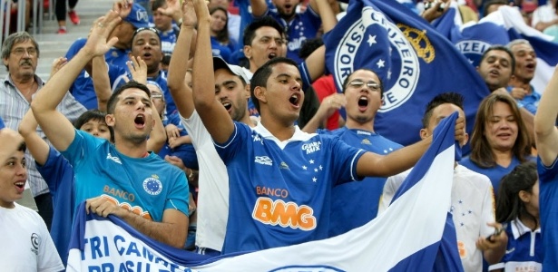 Ano passado, Cruzeiro levou mais de 12 mil pessoas ao Mané diante do Atlético-PR - Joel Rodrigues/Folhapress
