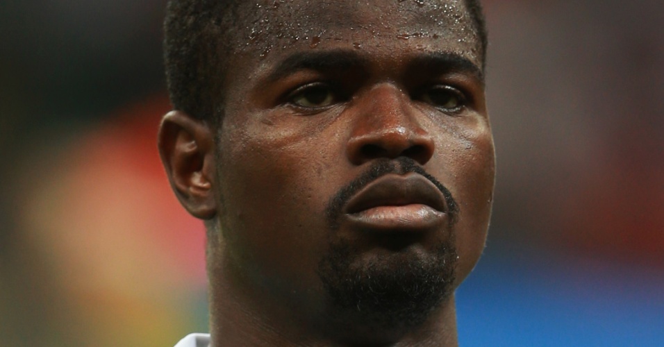 20.jun.2013 - Elderson Echiéjilé, da Nigéria, fica perfilado antes da partida contra o Uruguai pela Copa das Confederações