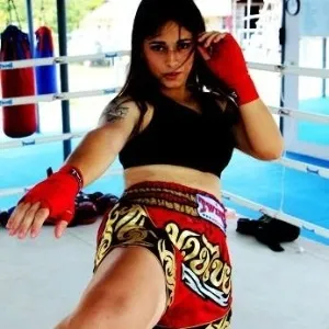 Em busca de mais oportunidades, melhores treinos e mais lutas, Juliana passou a morar na Tailândia e já está há dois anos no país. - Arquivo Pessoal