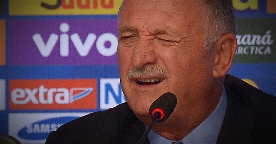 07.mai.2014 - Felipão faz careta enquanto concede entrevista coletiva após anunciar os 23 convocados para a Copa do Mundo